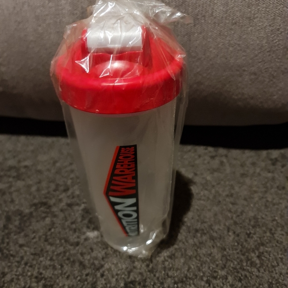 New Nutrition Warehouse Shaker - Picture 2 of 2